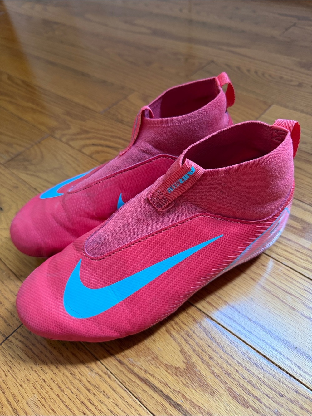 Nike Kids Coral Laceless Soccer Cleats with Bright Blue Swoosh